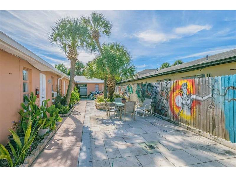 6 to 7 Unit Apt / Motel - St.Petersburg Beach - Retire and Live Off Rent $729,000