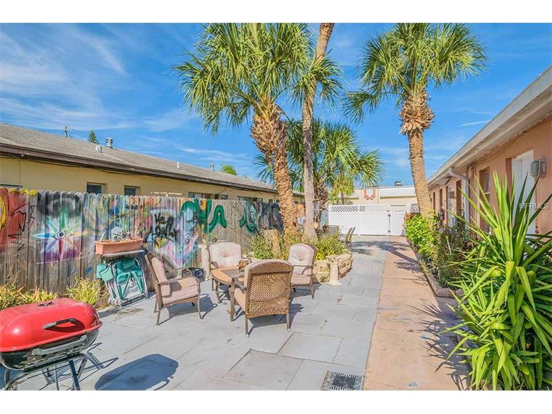 6 to 7 Unit Apt / Motel - St.Petersburg Beach - Retire and Live Off Rent $729,000