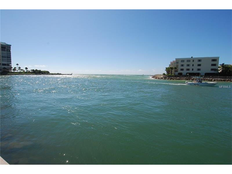 6 to 7 Unit Apt / Motel - St.Petersburg Beach - Retire and Live Off Rent $729,000
