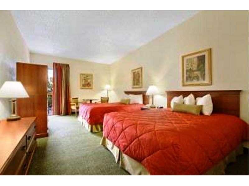 442 Room Hotel 1 Mile From Disney World - Kissimmee - Orlando $15,000,000
