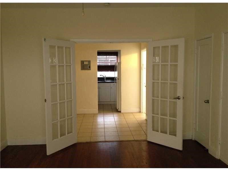 Miami Beach Art Deco Apartment Building For Sale - 12 units $3,100,000