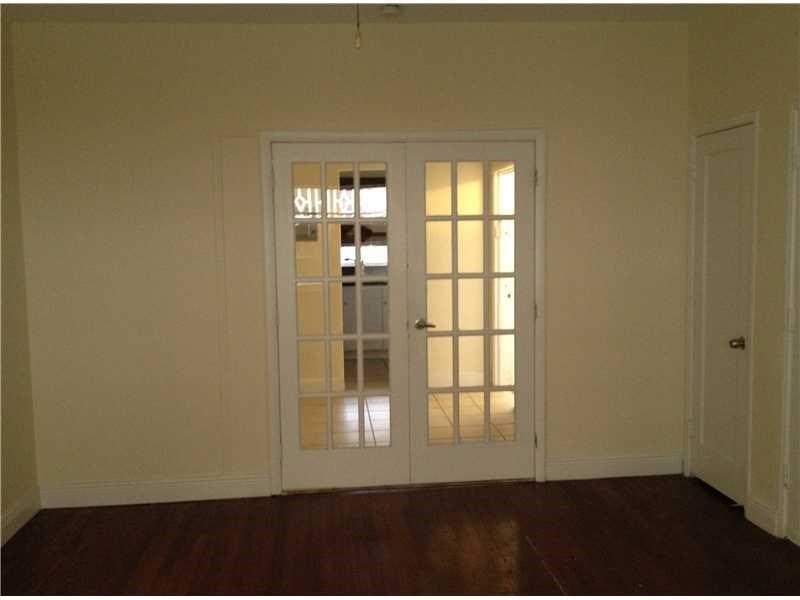 Miami Beach Art Deco Apartment Building For Sale - 12 units $3,100,000
