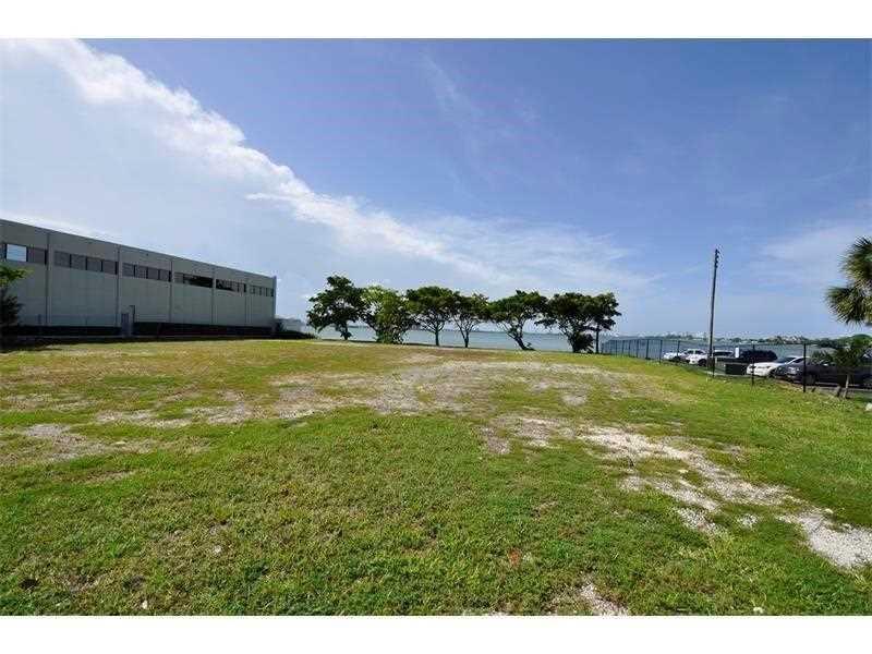 Waterfont Developer Site in North Bay Village - Miami Beach - $8,500,000 

 