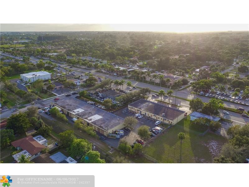 Shopping Center - 20,200 sq ft in Plantation, FL - $2,250,000