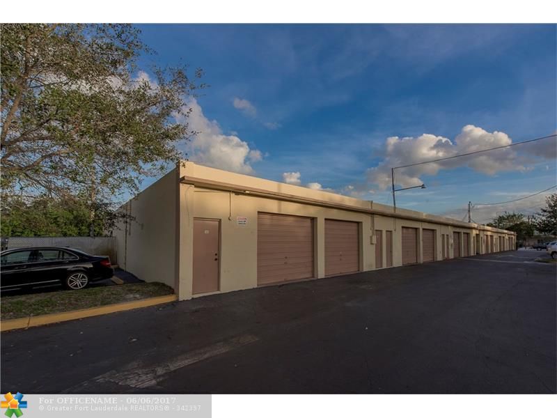 Shopping Center - 20,200 sq ft in Plantation, FL - $2,250,000