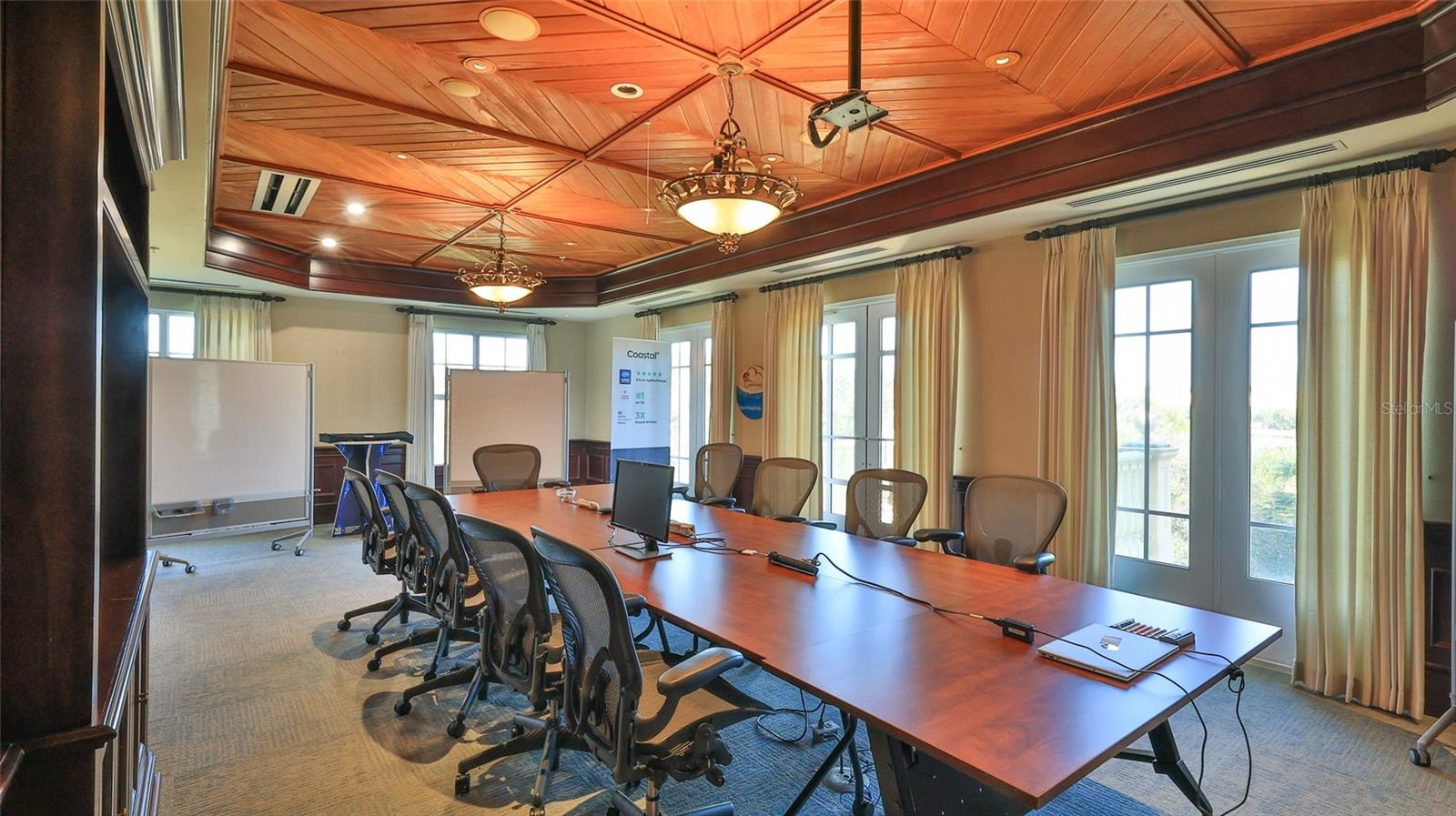 Palm Coast Office Building For Sale - 26,000 Sq Ft $4,700,000