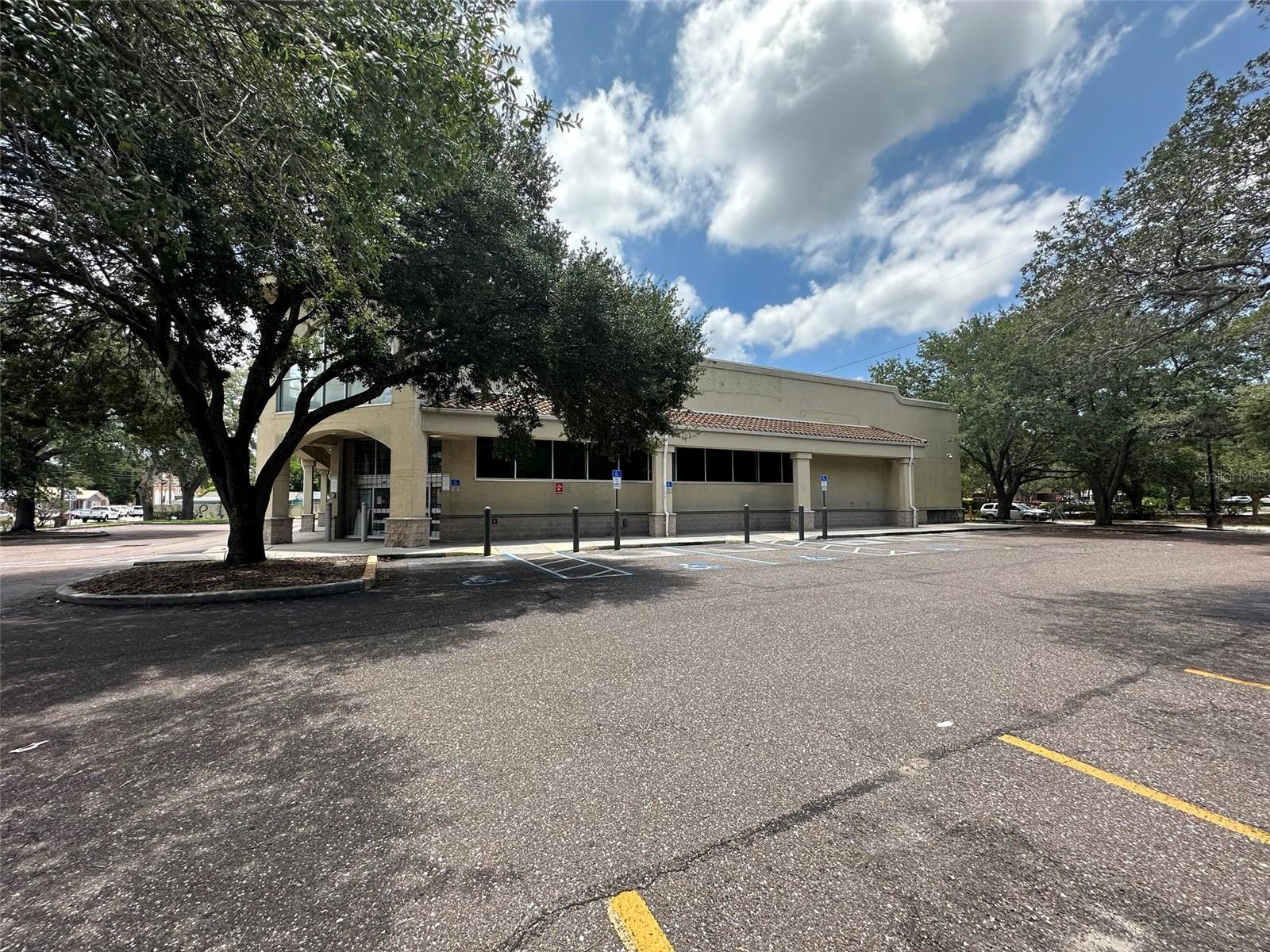 Large Commercial Storefront in Tampa, Florida - perfect for Church, School or Daycare - $5,250,000 Large Commercial Storefront in Tampa, Florida - perfect for Church, School or Daycare - $5,250,000